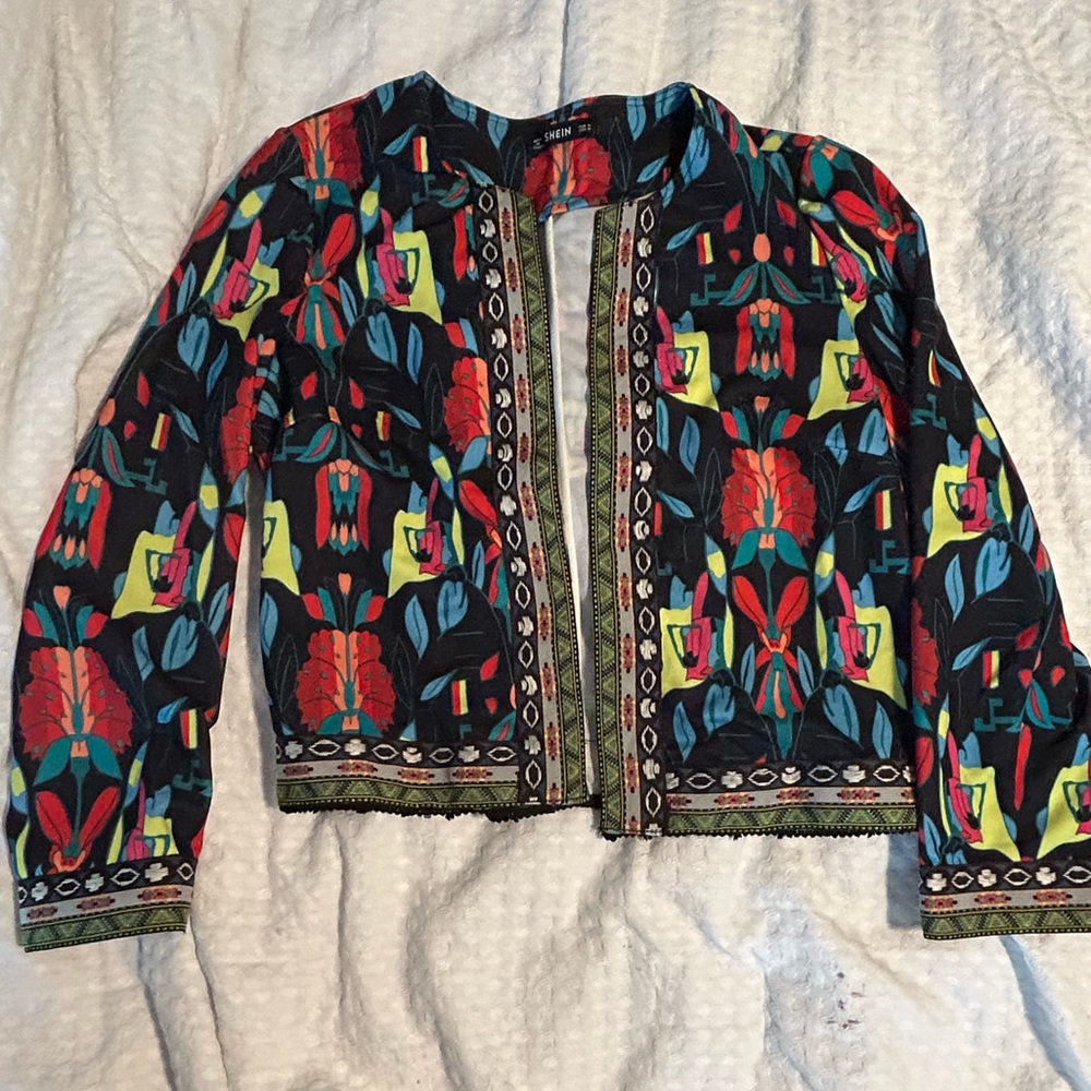 Cropped urban jacket.